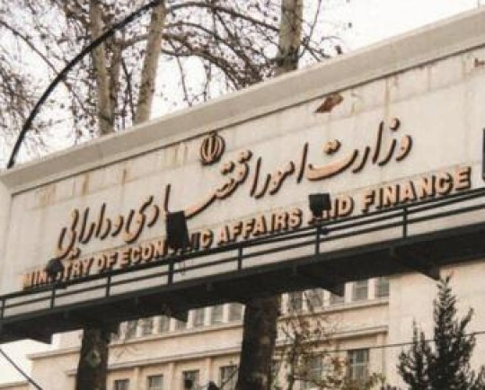 یک پژوهشگر اقتصادی: ارز 4200 تومانی بزرگ‌ترین اشتباه اقتصادی دولت بود