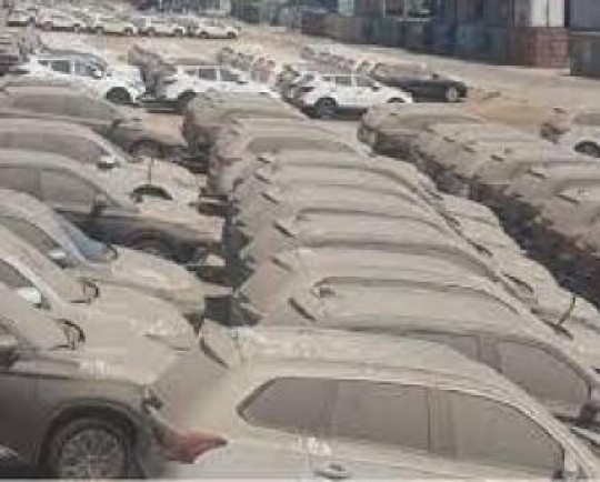   هزاران خودروی وارداتی در پارکینگ های دولتی!!!