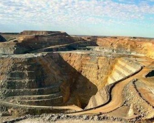رئیس خانه معدن ایران پیشنهاد کرد: طرح اخیر مجلس تایید نشود