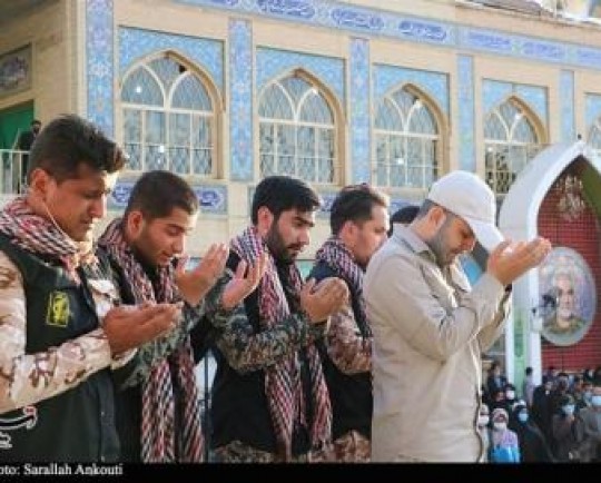 کاروان هنری روایت حبیب در گلزار شهدای کرمان در قاب دوربین