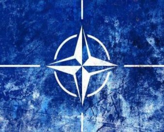 ناتو از گروههای تروریستی در عراق و سوریه حمایت میکند