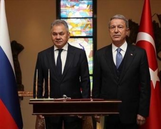 گفتوگوی وزرای دفاع ترکیه و روسیه درباره ایجاد کریدور امن غلات و روغن آفتابگردان