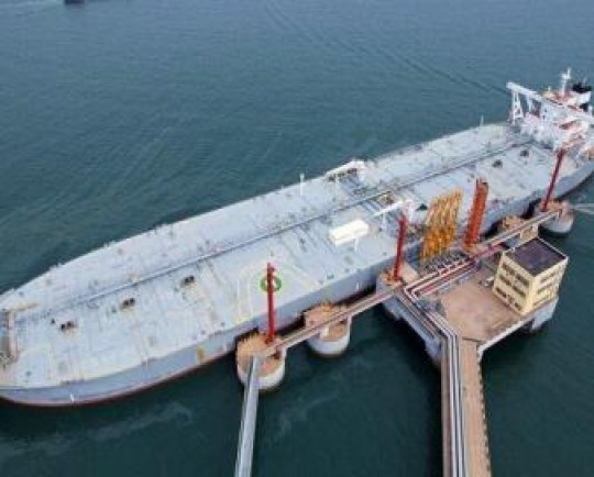 کاپیتان نفتکشهای حامل نفت روسیه از تحریمهای اروپا معاف میشوند