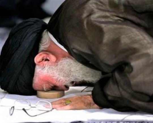 در شرایط  گم شدن مُهر در حین نماز  و  ایجاد مانع بین پیشانی و مُهر  چه کنیم؟