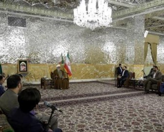 برنامه  محفل  نشان داد می‌توان برنامه‌های مذهبی را در قالب‌های هنری جذاب نمایش داد