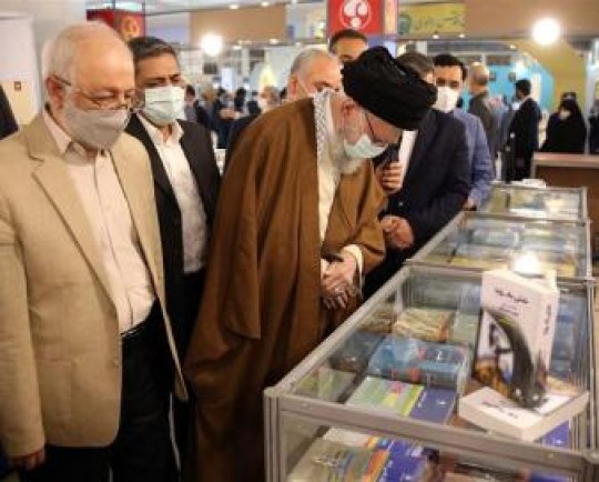 امام خامنهای از نمایشگاه کتاب بازدید کردند
