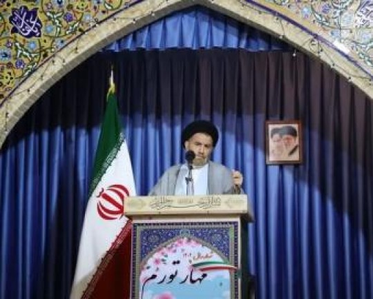 امام جمعه خرم‌آباد: مسئولان برای کاهش تورم و گرانی تلاش کنند