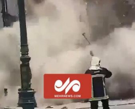 لحظه ریزش یک ساختمان بر اثر آتش سوزی در فرانسه