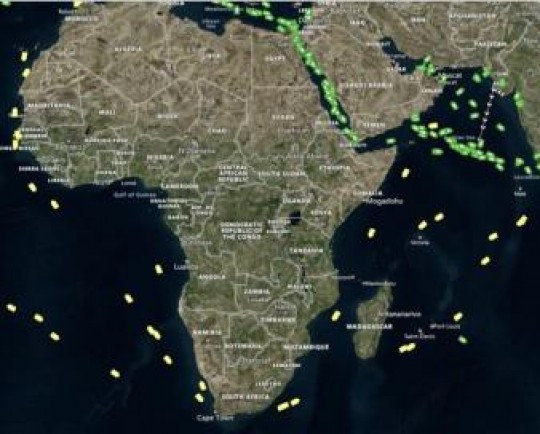 بلومبرگ: 46 کشتی در آستانه ورود به دریای سرخ تغییر مسیر دادند
