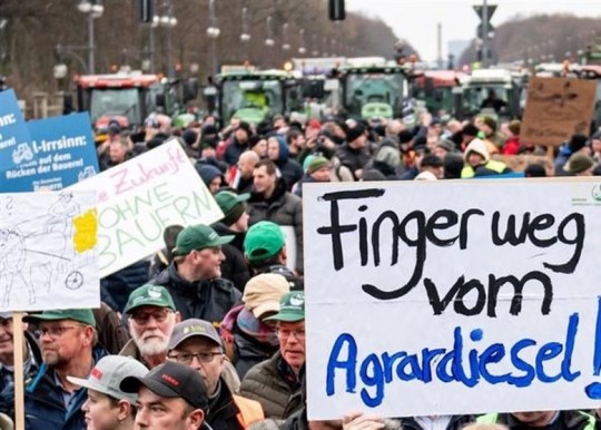 اعلام جنگ کشاورزان آلمانی به دولت/ درخواست معترضان برای برگزاری انتخابات مجدد