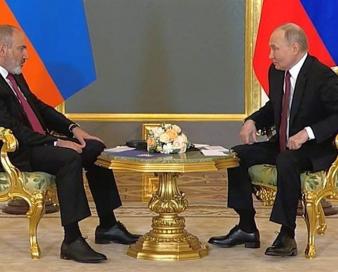 مذاکره پوتین و پاشینیان درباره روابط اقتصادی و امنیت منطقه