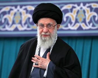 امام خامنه‌ای رای خود را به صندوق انداختند