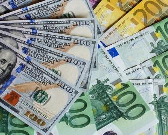 اتحادیه اروپا بدنبال بهره‌برداری از ضعف دلار
